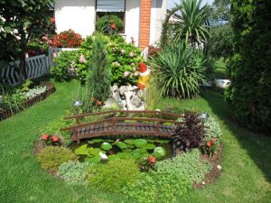Необычные идеи  для декорирования сада