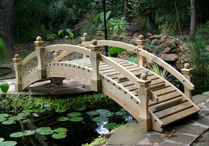 Из чего сделать садовый мостик